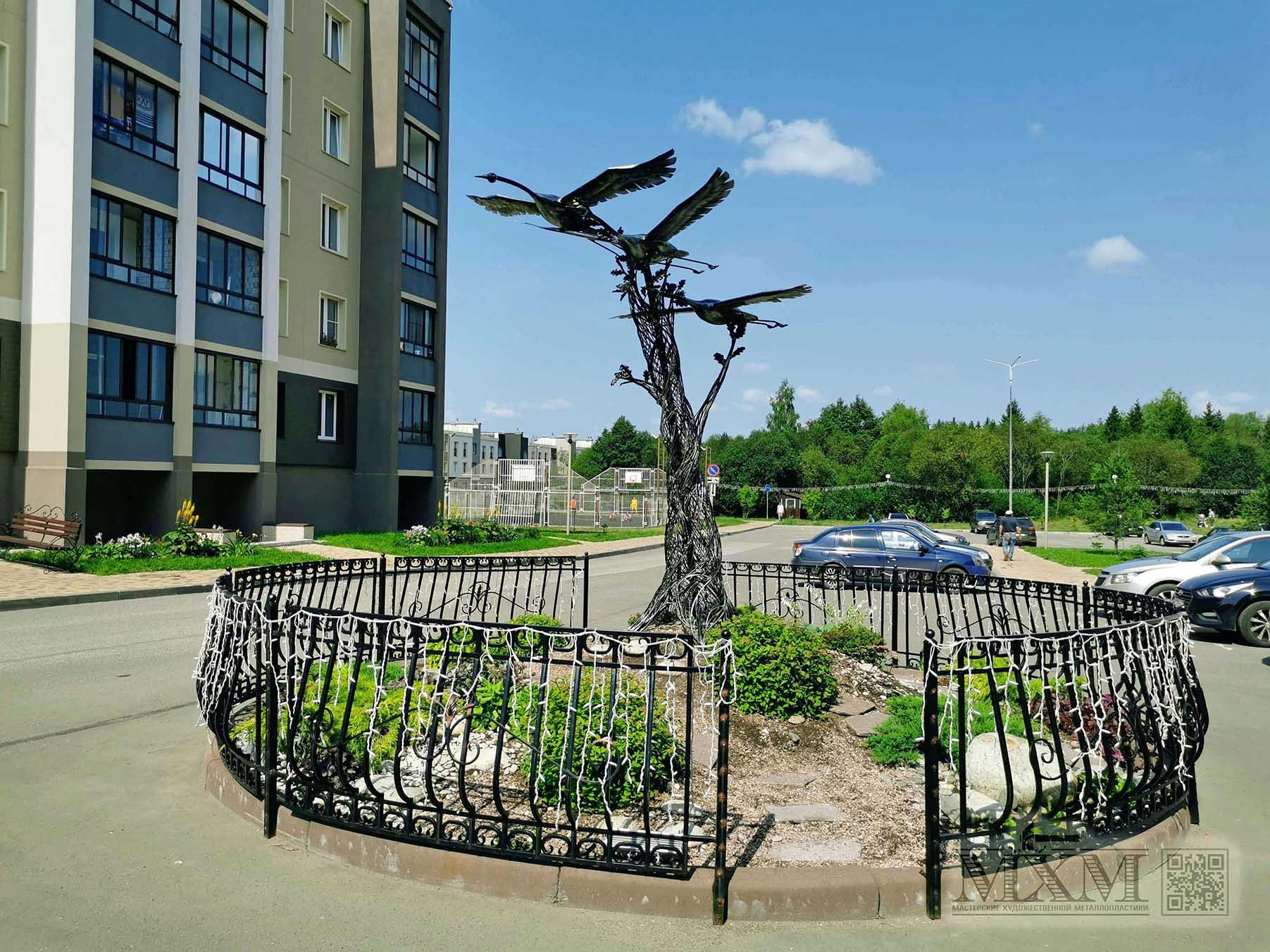 Скульптура из металла - Журавли
